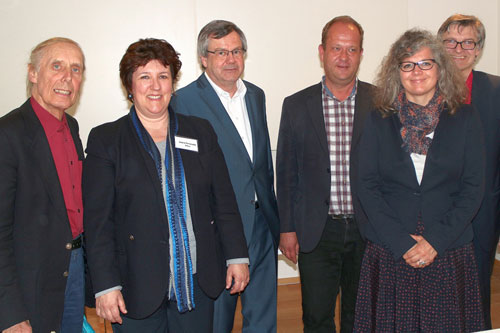 Viel Publikum für Europa-Sprachwissenschaftler im EHP EHP-Tagung.jpg: Gestalteten den öffentlichen Teil der internationalen EHP-Konferenz (v.l.n.r.): Prof. Dr. Alwin Fill, Dr. Laura Ferrarotti, Prof. Dr. Wolfgang Pöckl, Martin Stehr, Dr. Bea Klüsener, Prof. Dr. Joachim Grzega   EHP-Tagung2.jpg: EHP-Leiter Prof. Dr. Joachim (vorne, 2.v.r.) mit seinen Tagungsteilnehmern aus Deutschland, Österreich, Italien, Schweden, Bulgarien und der Ukraine.